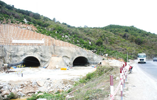 Vì sao suất đầu tư hầm Đào Cả thấp hơn nhiều hầm Hải Vân ?